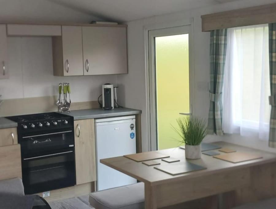 Sea Breeze, Modern, Cosy Holiday Home Haverigg Exteriör bild