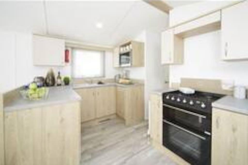 Sea Breeze, Modern, Cosy Holiday Home Haverigg Exteriör bild