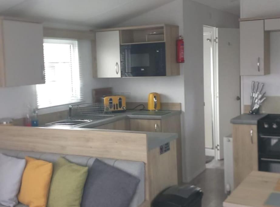 Sea Breeze, Modern, Cosy Holiday Home Haverigg Exteriör bild
